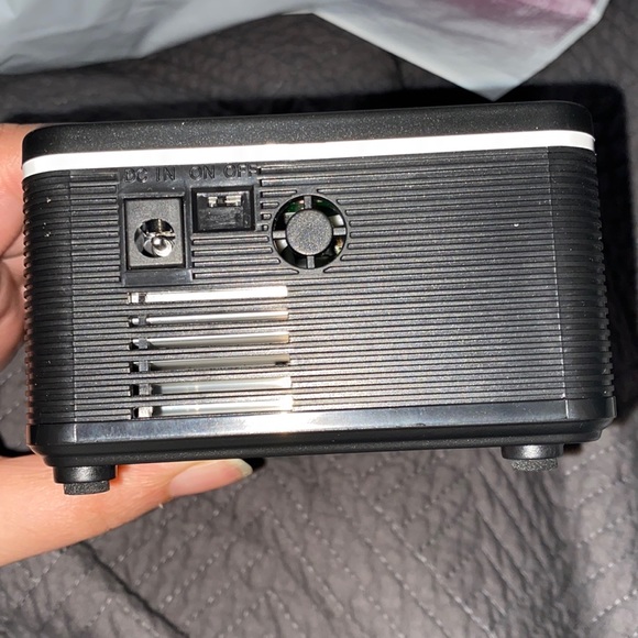 Mini Projector - Picture 4 of 8